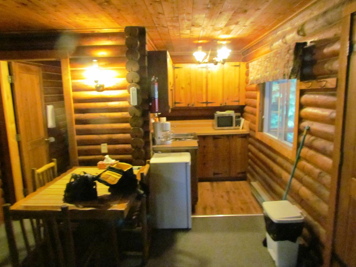 Bakers Narrows Lodge And Conference Center Flin Flon Zewnętrze zdjęcie